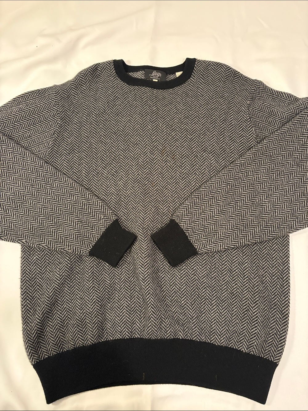 Levy’s of Nashville Vintage Black/Gray Chevron Heavier Weight Cashmere Sweater L